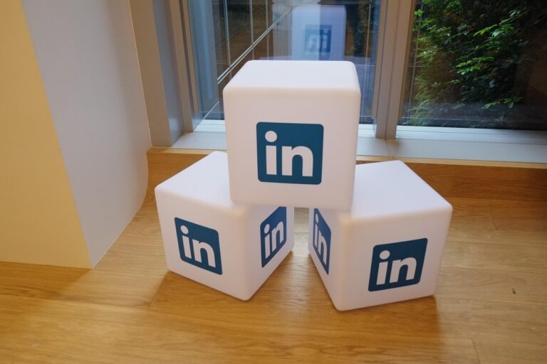 Why Your LinkedIn Page Is not Generating Leads (And How to Fix It)